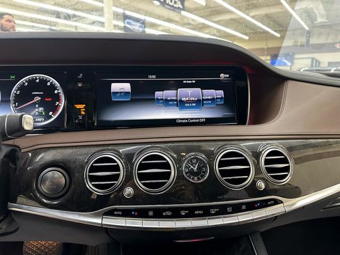 Used 2017 Mercedes-Benz S 550 Sedan image 27