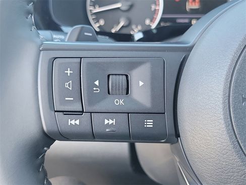 New 2025 Nissan Pathfinder SV w/ SV Premium Package image 11