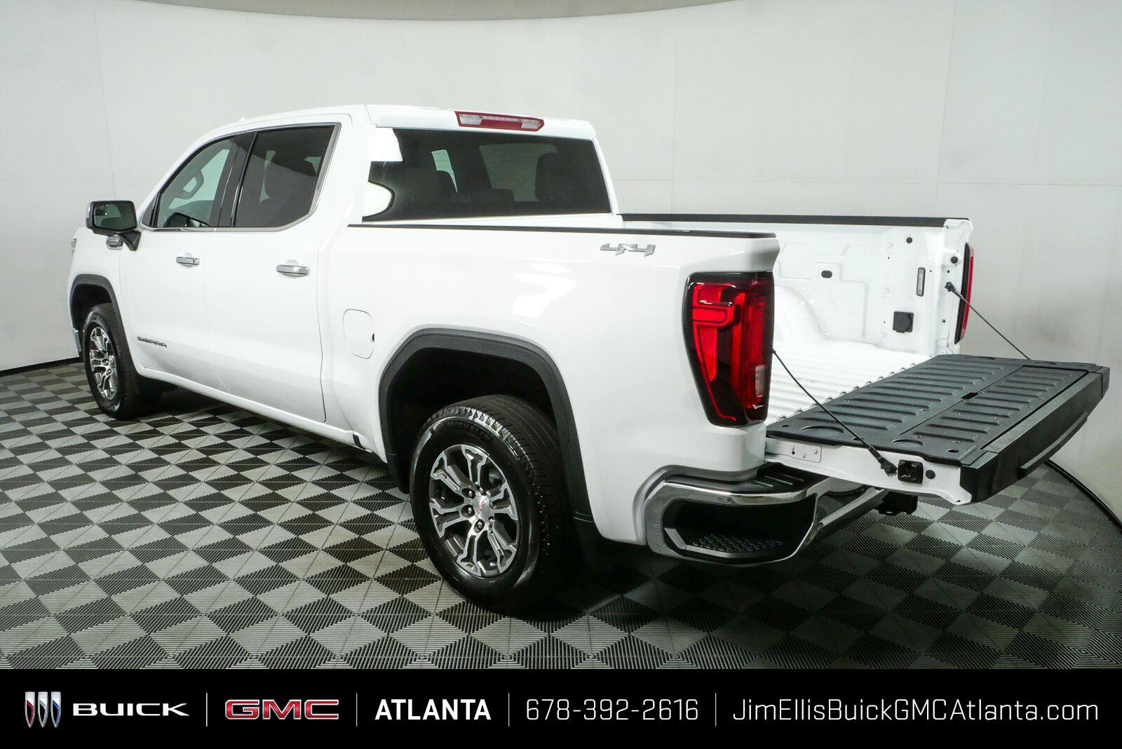Used 2026 GMC Sierra 1500 SLT AWD/4WD image 30
