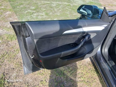 Used 2023 Tesla Model 3 Standard Range image 12