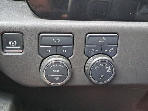 Used 2025 Chevrolet Silverado 1500 LT image 17