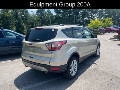 Used 2018 Ford Escape SE w/ SE Sync 3 Package FWD image 3