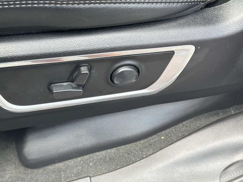 Used 2024 RAM 1500 Laramie AWD/4WD image 31