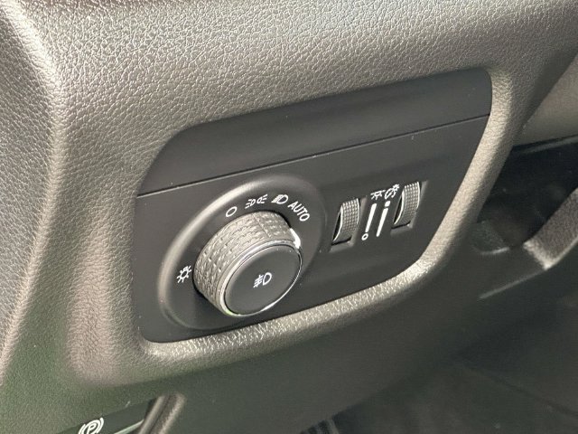 Used 2023 Jeep Grand Cherokee L Limited w/ Black Appearance Package AWD/4WD image 11
