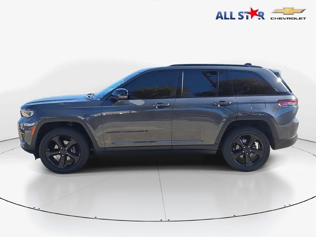Used 2024 Jeep Grand Cherokee Altitude RWD image 7
