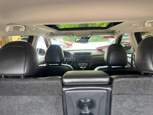 Used 2020 Nissan Rogue SL w/ Premium Package AWD/4WD image 13