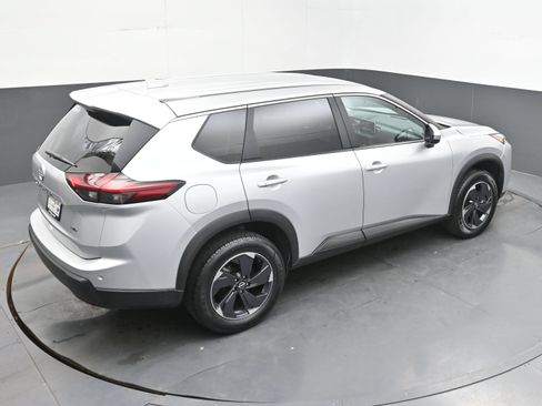 Used 2025 Nissan Rogue SV AWD/4WD image 37
