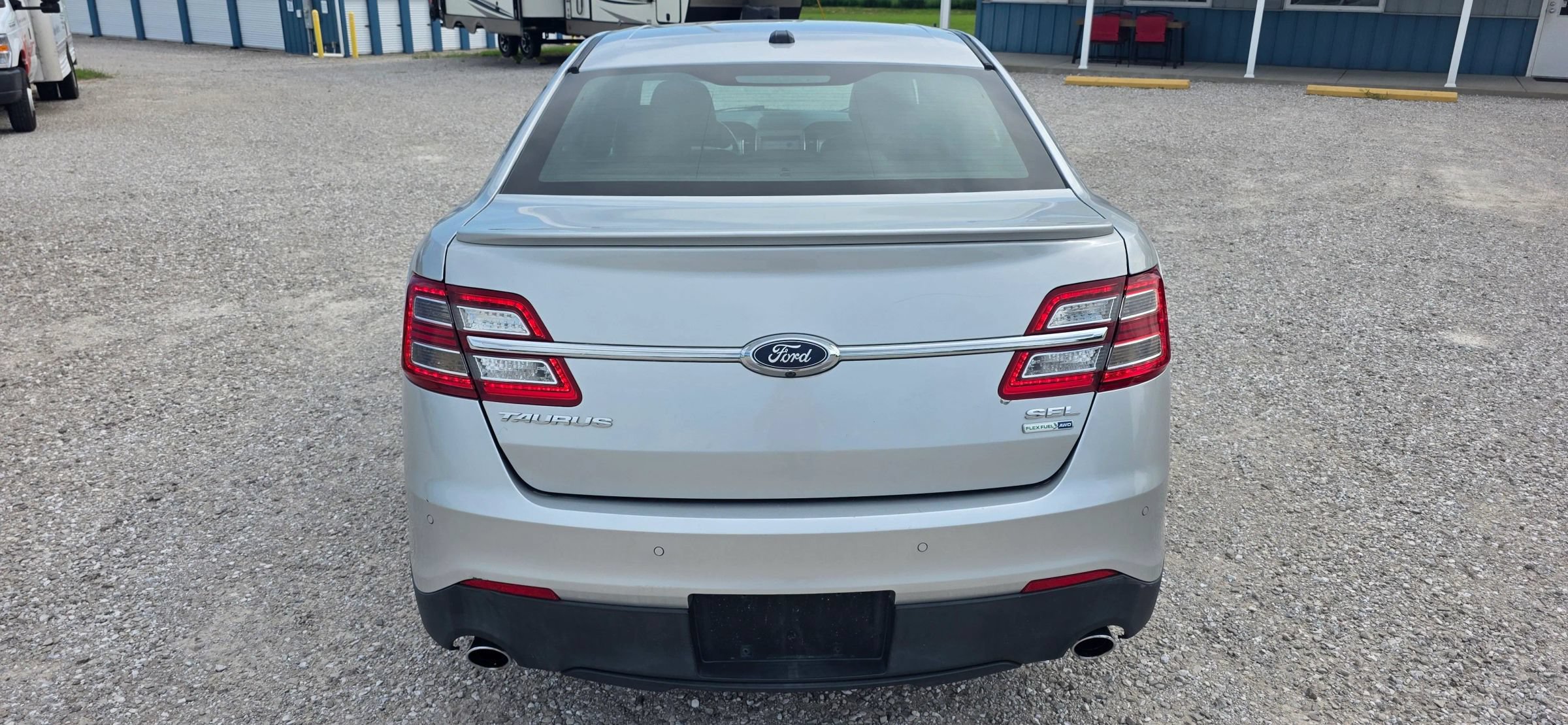 Used 2017 Ford Taurus SEL w/ Equipment Group 201A AWD/4WD image 4