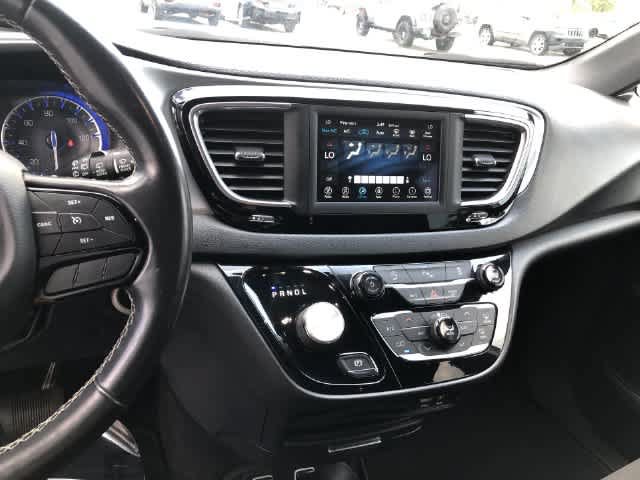 Certified 2020 Chrysler Pacifica Touring w/ S Appearance Package FWD image 15