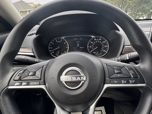 Used 2023 Nissan Altima 2.5 SV image 18