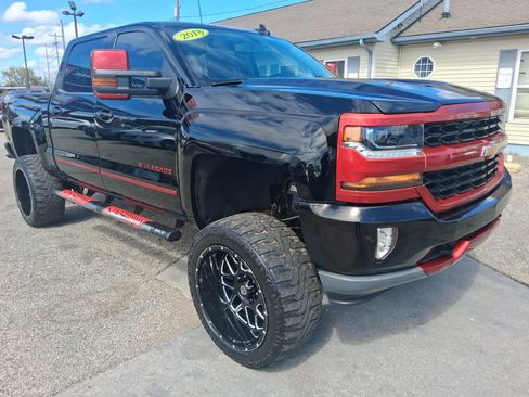 Used 2018 Chevrolet Silverado 1500 LT w/ All Star Edition AWD/4WD image 2