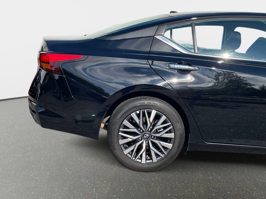 Used 2025 Nissan Altima 2.5 SV FWD image 7