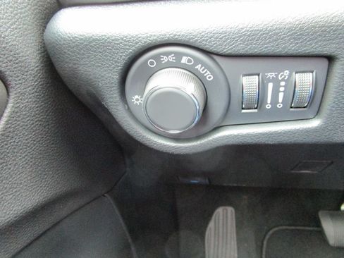 New 2027 Chrysler Pacifica Select w/ Family Tech Group FWD image 34