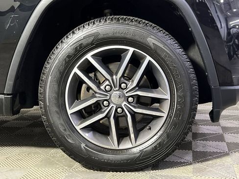 Used 2017 Jeep Grand Cherokee Limited w/ Luxury Group II image 8