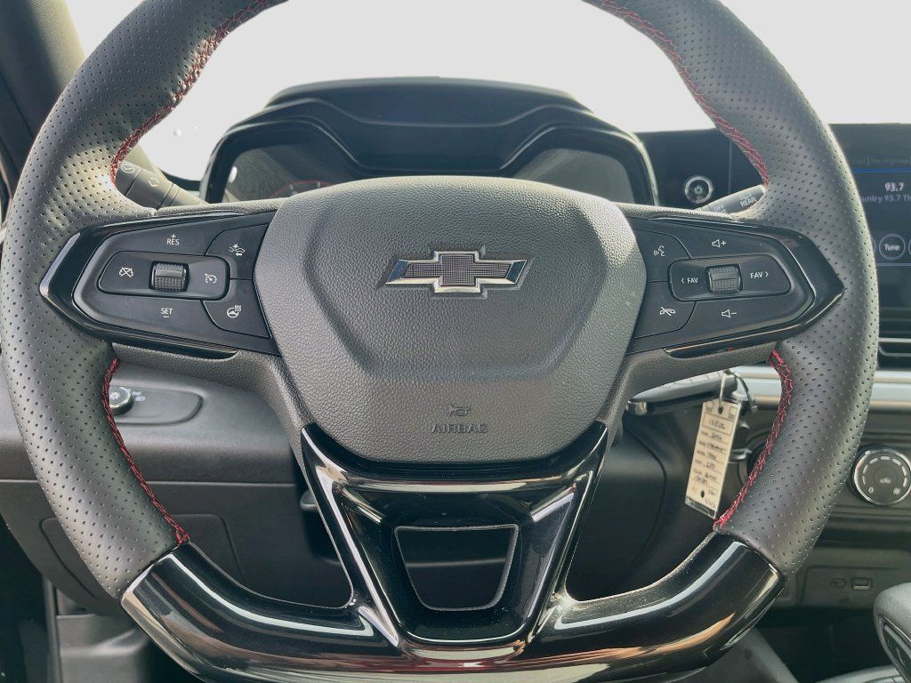 Used 2026 Chevrolet Trax RS w/ Sunroof Package FWD image 11