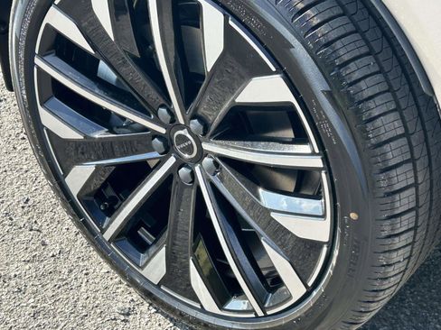 New 2026 Volvo XC60 T8 Ultra w/ Protection Package Premier AWD/4WD image 9