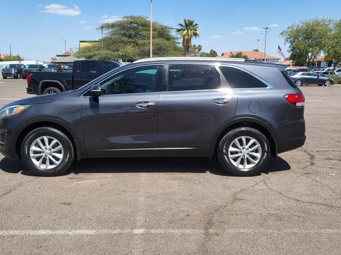 Used 2018 Kia Sorento FWD image 5