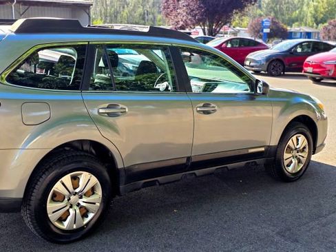 Used 2010 Subaru Outback 2.5i AWD/4WD image 13