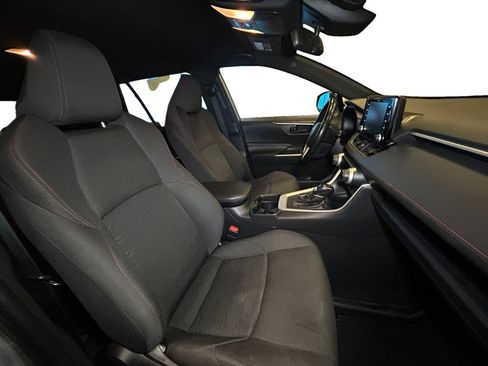 Used 2021 Toyota RAV4 SE image 15