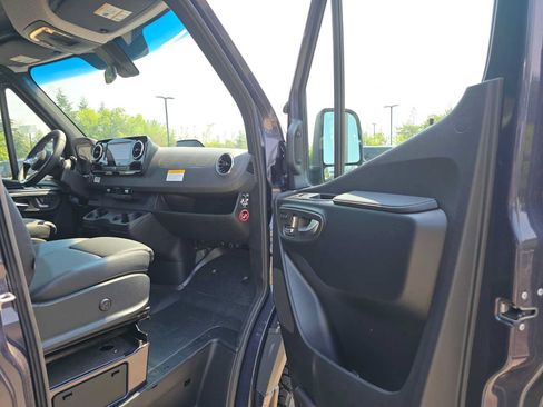 Used 2026 Mercedes-Benz Sprinter 2500 image 10