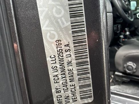 Used 2022 Jeep Wrangler Sport AWD/4WD image 15