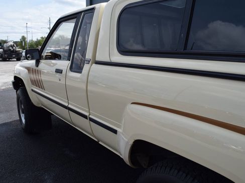 Used 1988 Toyota Pickup SR5 image 10