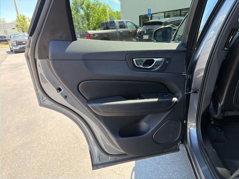 Used 2021 Volvo XC60 T5 Momentum AWD/4WD image 18