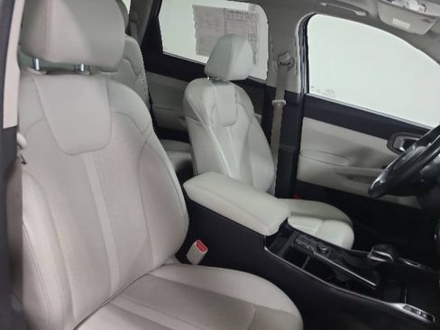 Used 2023 Kia Sorento S w/ Panoramic Sunroof Package AWD/4WD image 17