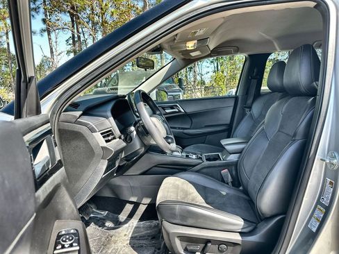 Used 2024 Mitsubishi Outlander SE Black Edition image 19