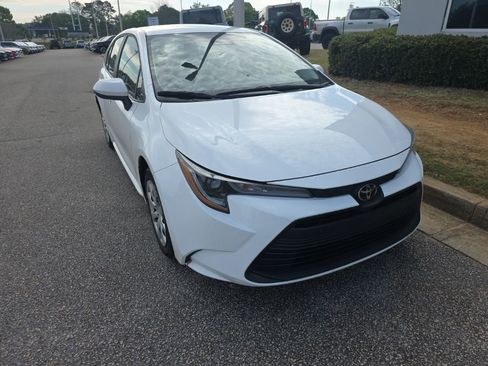 Used 2025 Toyota Corolla LE w/ Convenience Package image 7