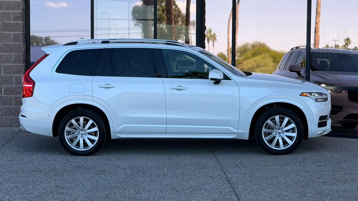 Used 2016 Volvo XC90 T6 Momentum w/ Momentum Plus Package AWD/4WD image 20