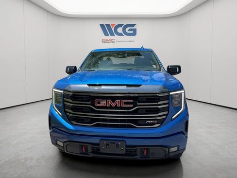 Used 2022 GMC Sierra 1500 AT4 w/ AT4 Preferred Package AWD/4WD image 2