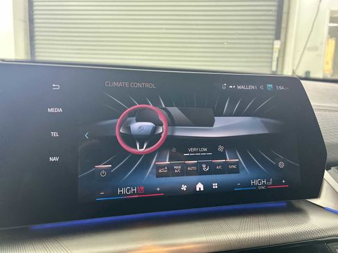 Used 2025 BMW X2 xDrive28i w/ Technology Package image 17