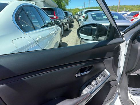 Used 2024 Nissan Sentra SR FWD image 16