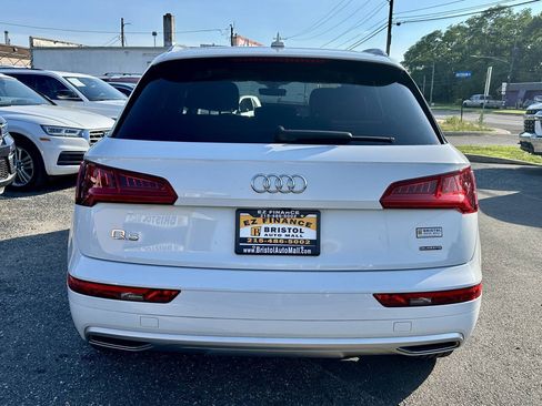 Used 2019 Audi Q5 2.0T Premium w/ Convenience Package AWD/4WD image 4