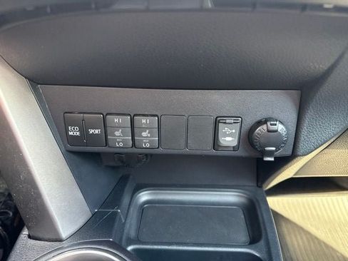 Used 2018 Toyota RAV4 XLE w/ Plus Extra Value Package AWD/4WD image 29
