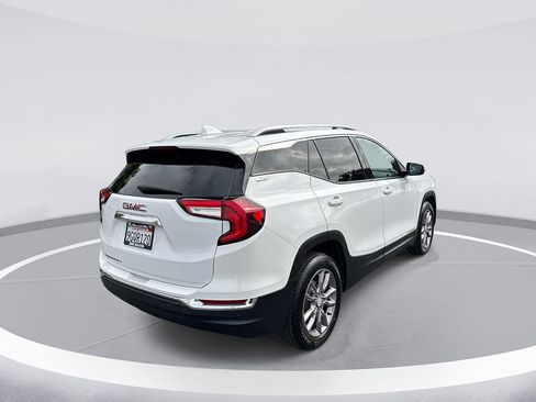 Used 2022 GMC Terrain SLT w/ Infotainment Package II FWD image 5