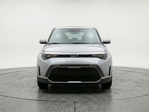 Used 2025 Kia Soul LX w/ LX Technology Package FWD image 2