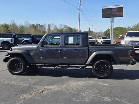 Used 2025 Jeep Gladiator Sport image 4