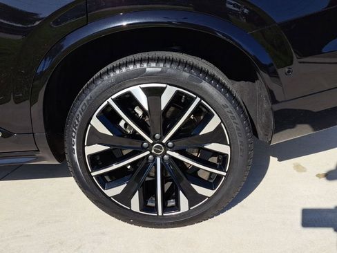 Used 2025 Volvo XC90 B6 Plus image 4