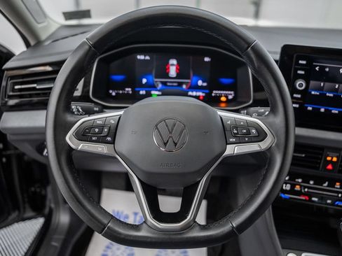 Used 2025 Volkswagen Jetta SE FWD image 27