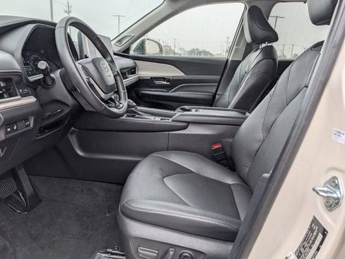 Used 2024 Toyota Grand Highlander AWD image 26