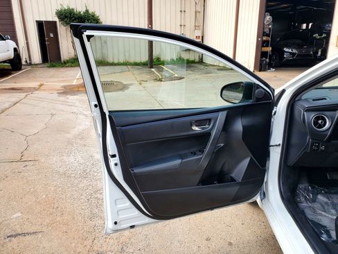 Used 2017 Toyota Corolla SE FWD image 19