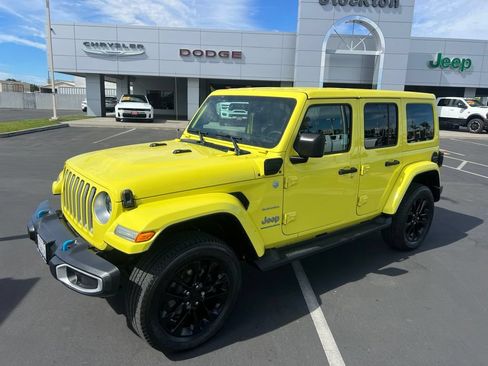 Used 2023 Jeep Wrangler Unlimited Sahara AWD/4WD image 3