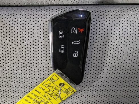 Used 2025 Volkswagen ID. Buzz 1st Edition AWD/4WD image 28