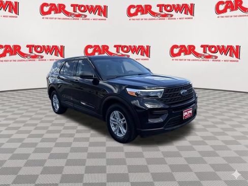 Used 2023 Ford Explorer 4WD image 2