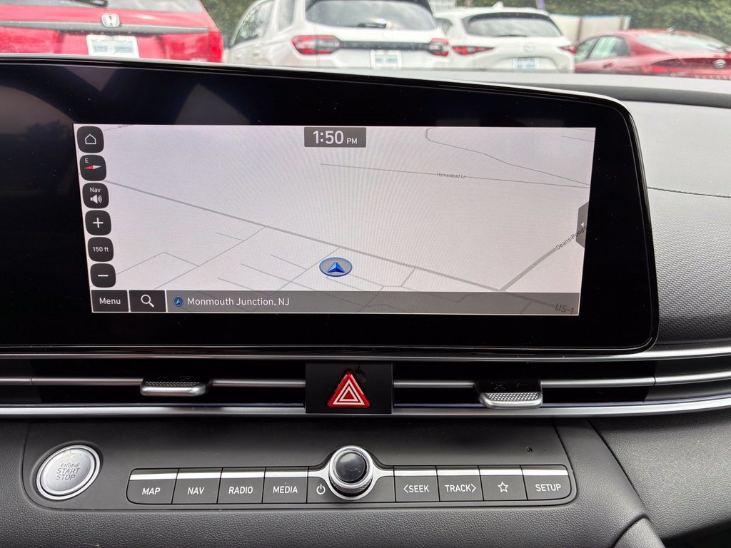 Certified 2025 Hyundai Elantra Limited FWD image 34