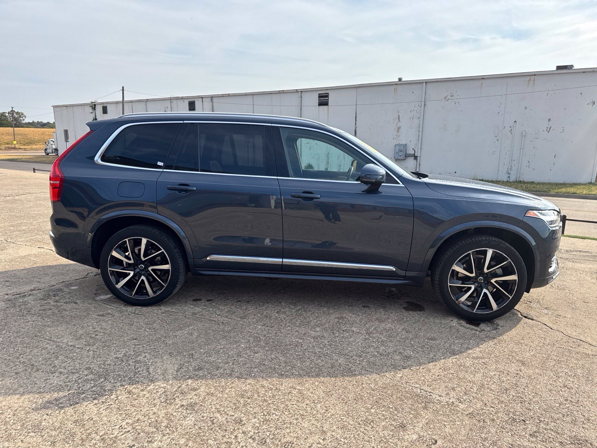 Used 2023 Volvo XC90 B6 Plus w/ Protection Package Premier AWD/4WD image 4