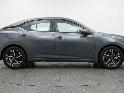Used 2025 Nissan Sentra SV FWD image 11