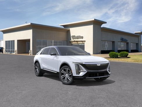 New 2026 Cadillac Lyriq Luxury w/ LPO, Floor Liner Package AWD/4WD image 25